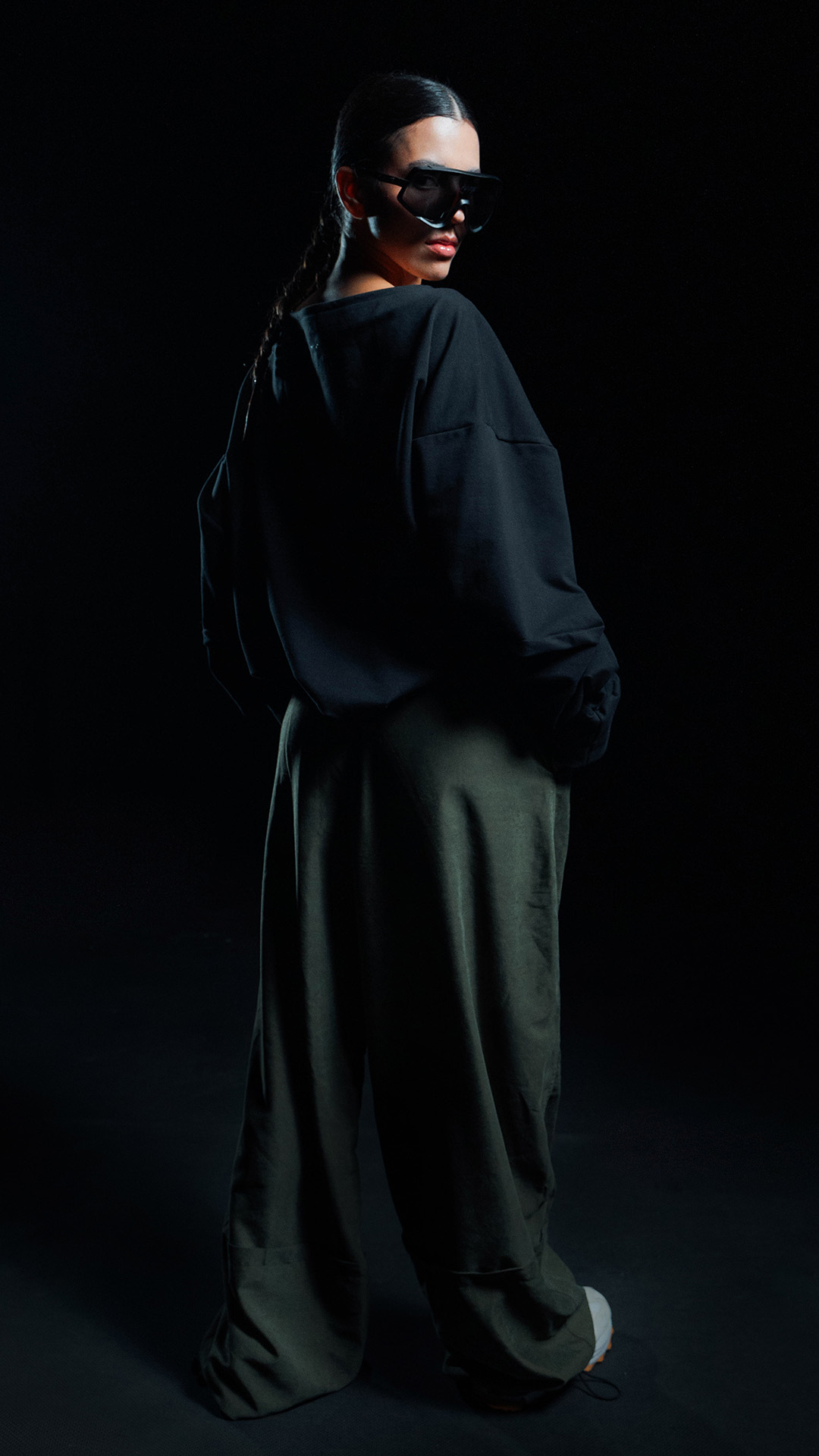 SOULFACE-SOLO-HOODIE-BLACK-EDITORIAL2